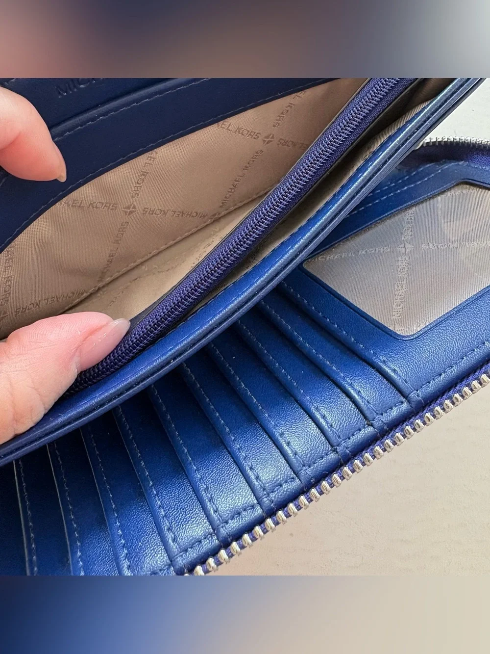 Michael Kors Navy & White Striped Long Zip Wallet EUC - Picture 9 of 11